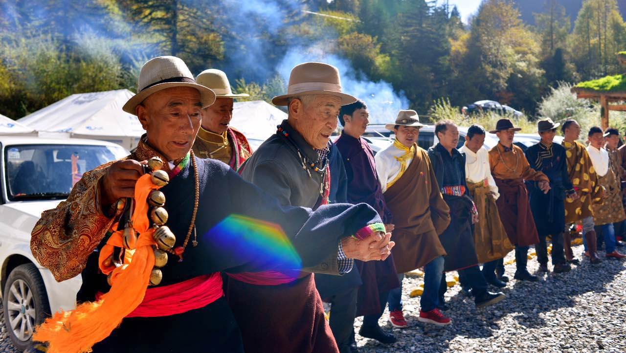 川西卡龙沟_成都有没有卡游_成都卡龙沟旅游攻略