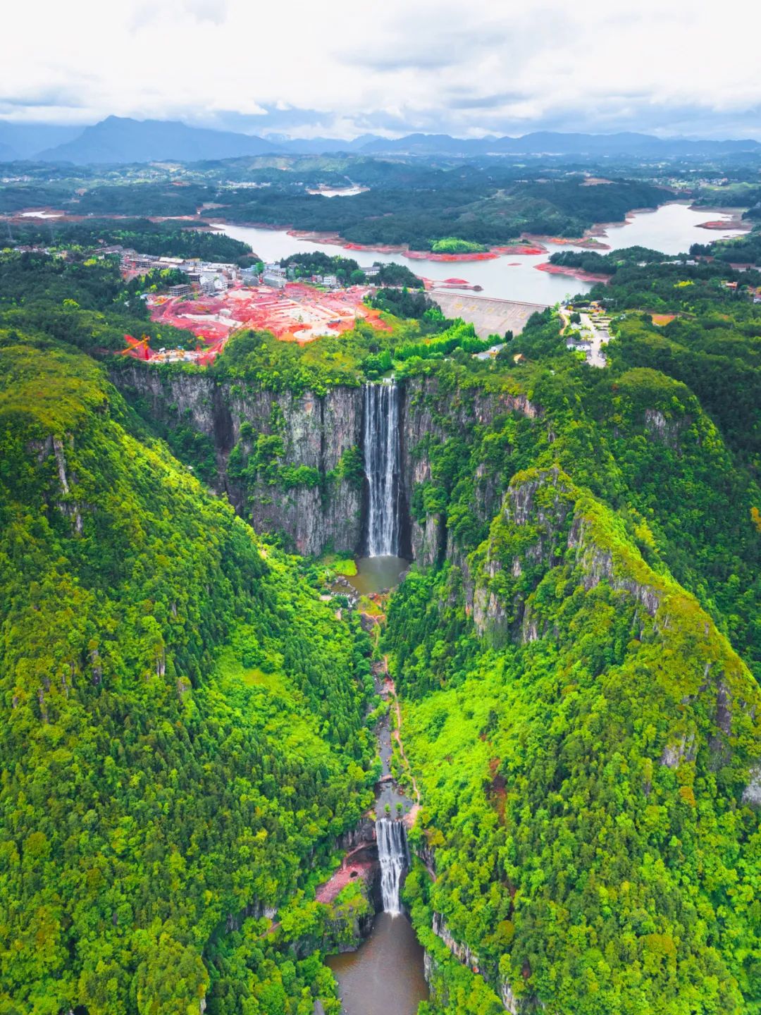 文成天鹅堡山路好开吗_文成天鹅堡旅游简介_文成天鹅堡旅游攻略