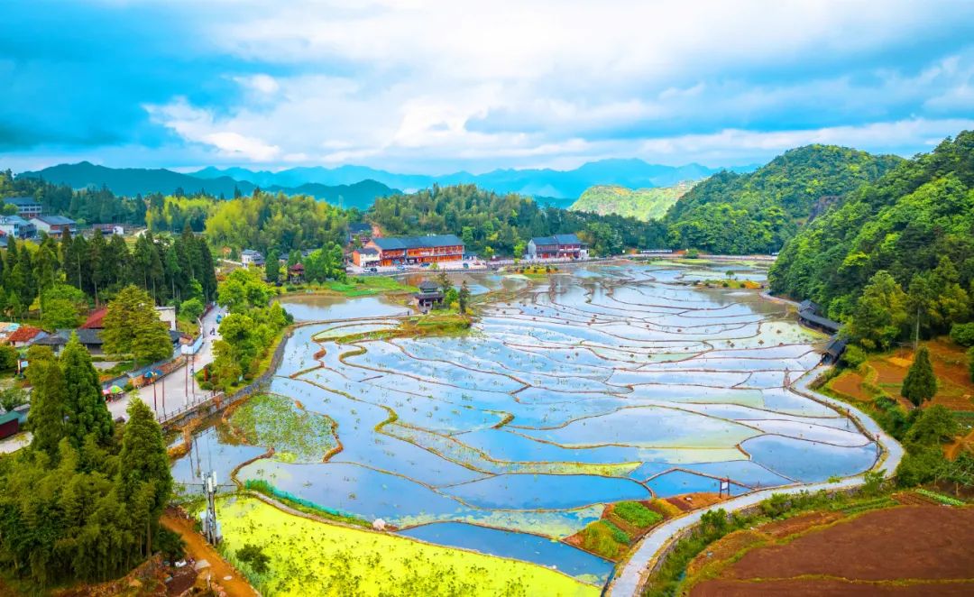 文成天鹅堡旅游简介_文成天鹅堡旅游攻略_文成天鹅堡山路好开吗