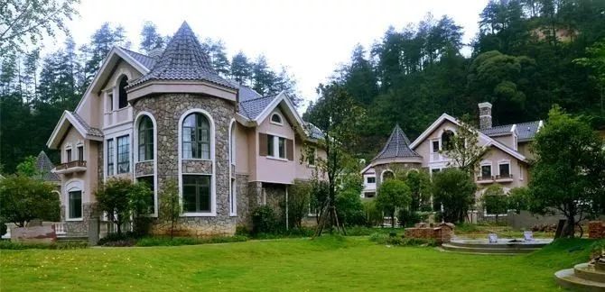 文成天鹅堡山路好开吗_文成天鹅堡旅游攻略_文成天鹅堡好玩吗