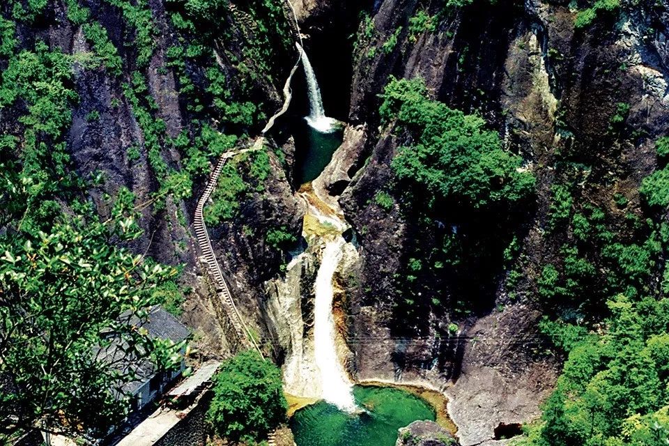 文成天鹅堡山路好开吗_文成天鹅堡旅游攻略_文成天鹅堡好玩吗