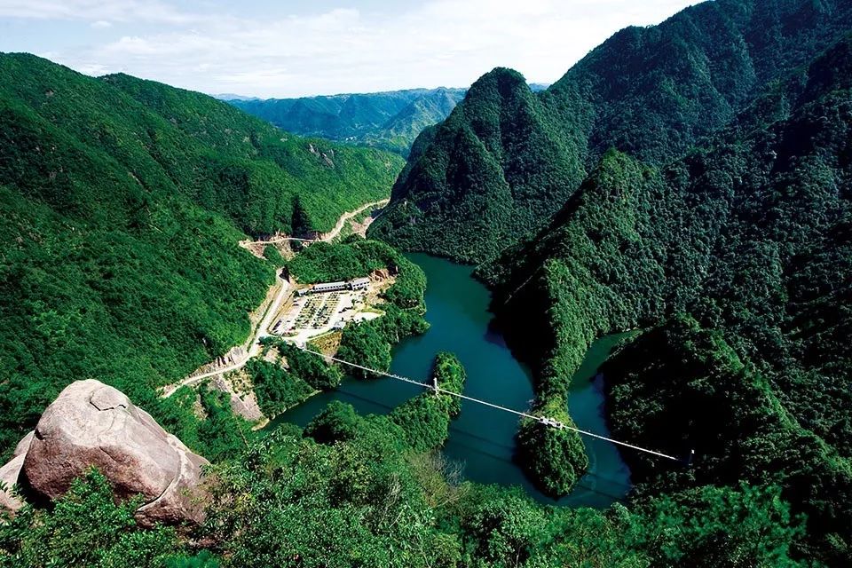 文成天鹅堡旅游攻略_文成天鹅堡山路好开吗_文成天鹅堡好玩吗