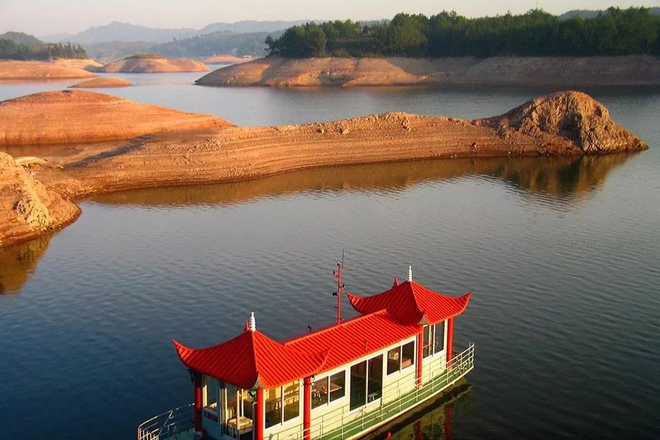 文成天鹅堡旅游攻略_文成天鹅堡好玩吗_文成天鹅堡山路好开吗