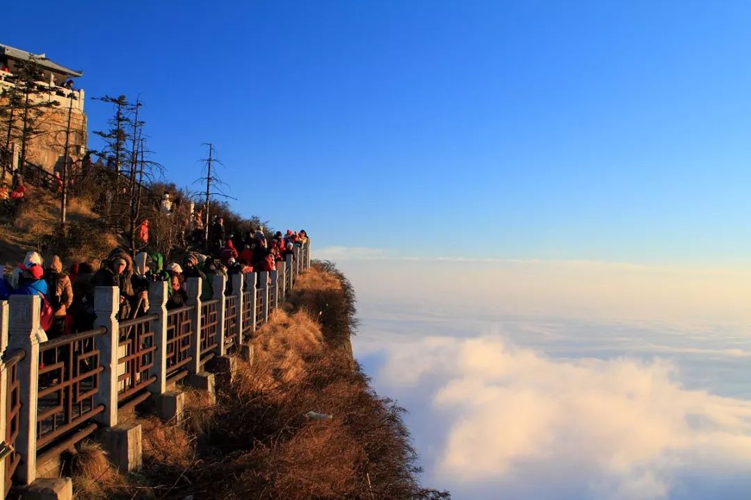 峨眉山天景区天气预报_峨眉山2天旅游攻略_峨眉山景区天气查询