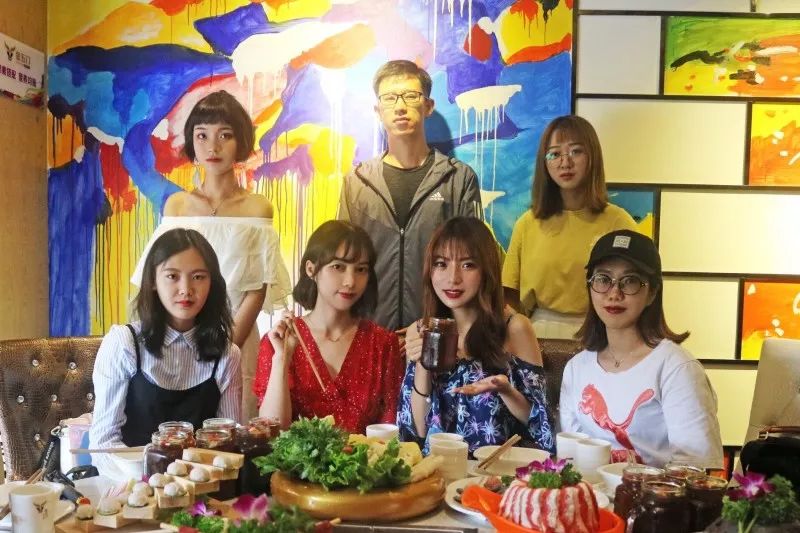 火锅装修时尚店图片欣赏_火锅装修风格图片大全百度_时尚火锅店装修图片