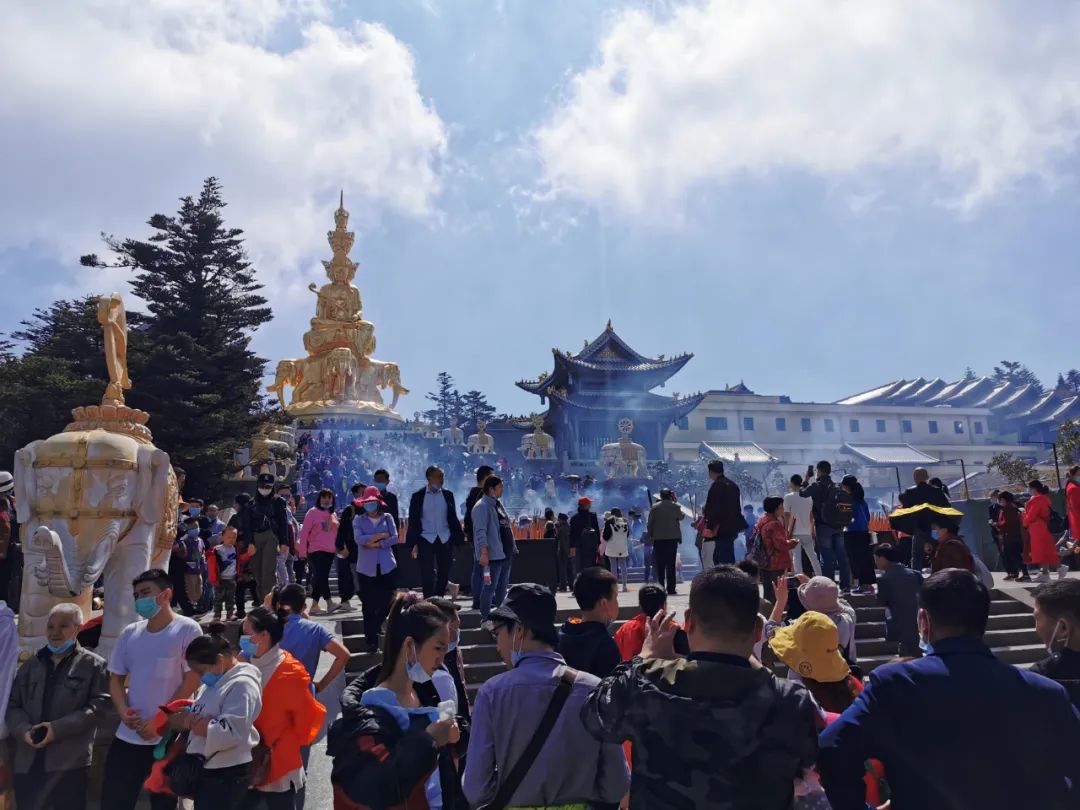 峨眉山景区老年人门票优惠政策_峨眉山老年人门票多少_峨眉山老年人旅游攻略