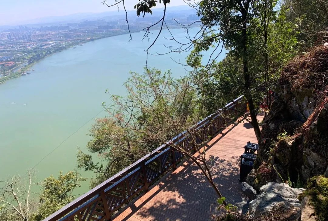 旅游攻略昆明必去景点_昆明景点攻略旅游去哪里_昆明景点攻略旅游去哪里好玩