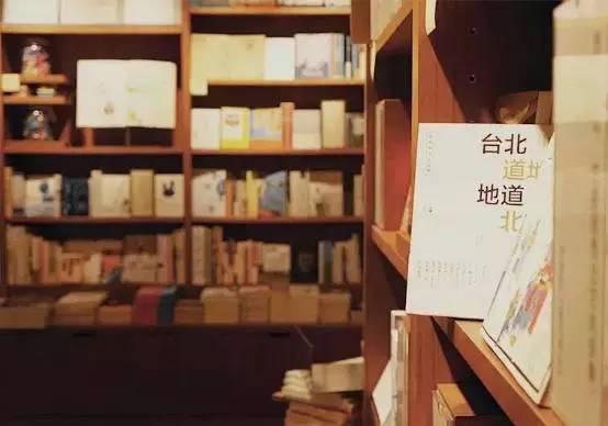 陈列架展示架效果图_陈列品是什么东西_时尚洋品店陈列橱窗