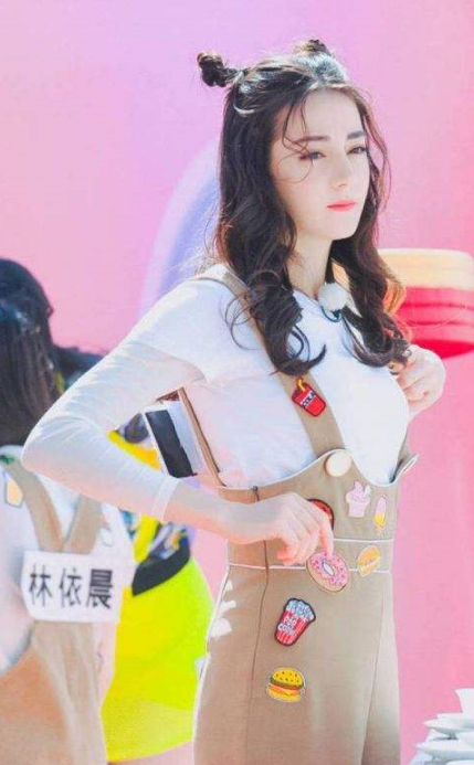 t恤搭配裤子怎么搭配_时尚t恤配裤子_t恤配裤子陈列图片