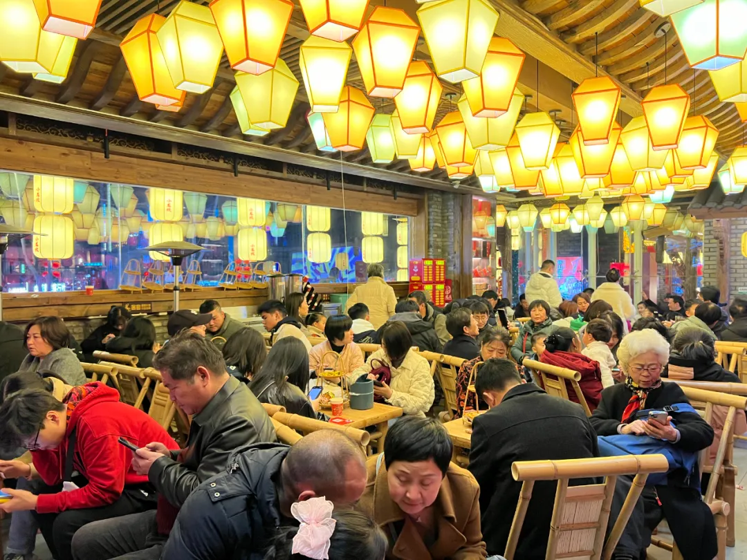 旋转火锅招牌_时尚旋转小火锅店加盟_旋转小火锅店视频