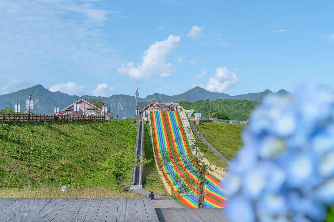 西岭雪山山门_西岭雪山旅游攻略11月_西岭雪山2021