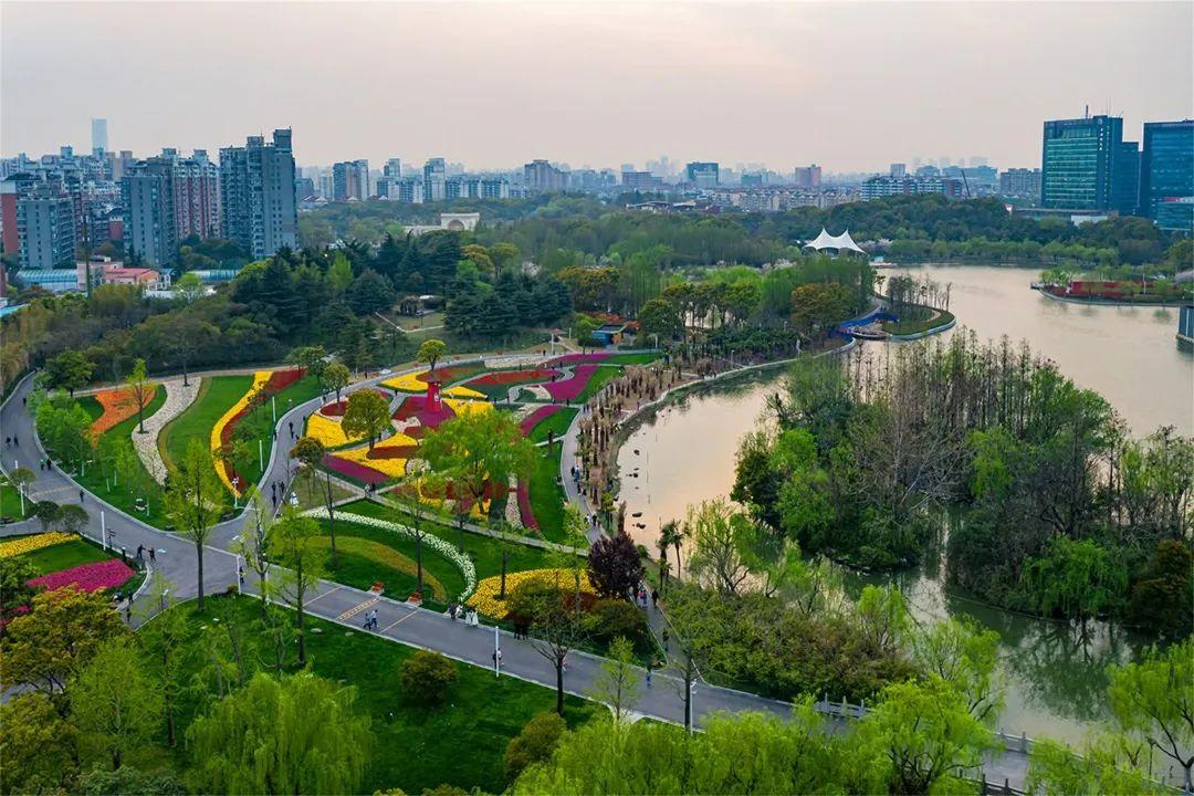 上海衡山路旅游攻略_上海的衡山路在哪个区_上海衡山路休闲街景点介绍
