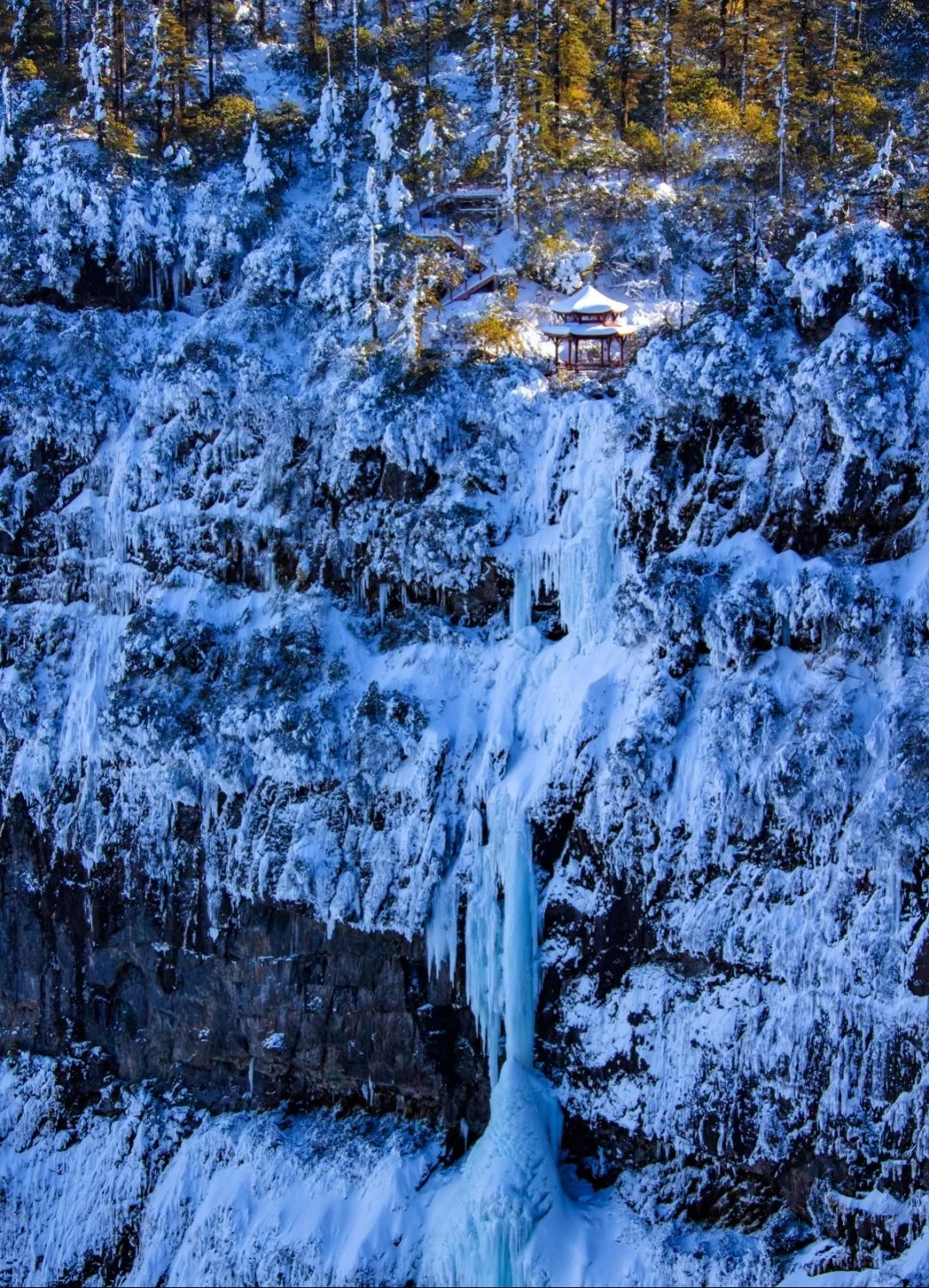 瓦屋山国家公园介绍_瓦屋山国家森林公园旅游攻略_瓦屋山森林公园视频