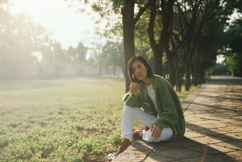 背影性感图片唯美伤感_背影图女唯美_时尚性感动态女性背影图片