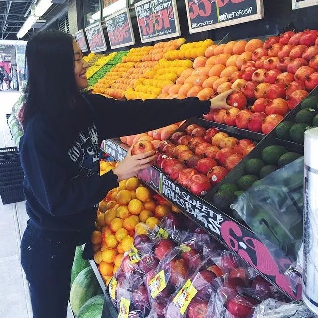 时尚性感动态女性背影图片_背影性感图片唯美伤感_背影图女唯美