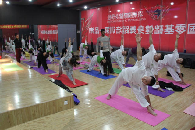 郑州jd爵士舞_郑州时尚爵士舞_郑州爵士舞蹈