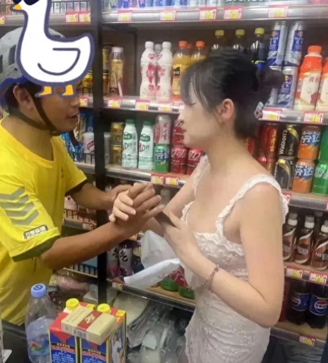 女王服装店连锁店_女王新款服装实体店_时尚女王服装店