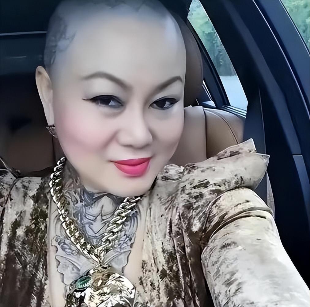 女王服装店连锁店_女王服装时尚店地址_时尚女王服装店