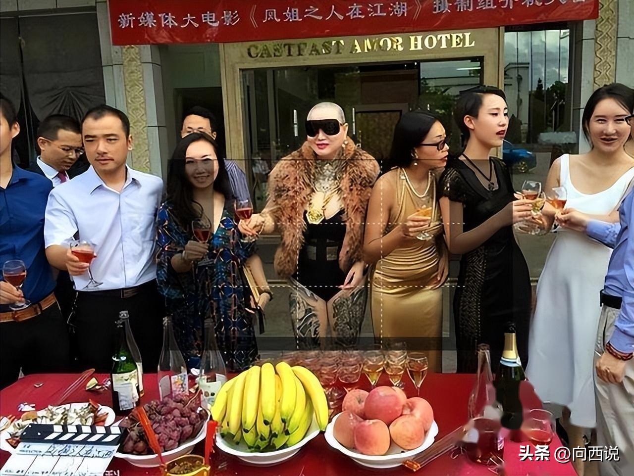 女王服装时尚店地址_时尚女王服装店_女王新款服装实体店