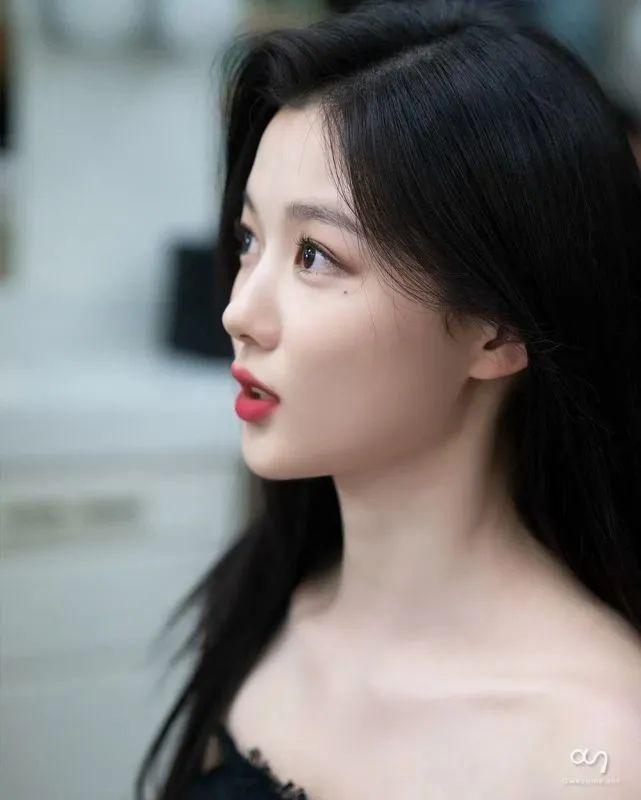 韩国明星时尚穿搭_韩国最时尚的女明星_明星时尚韩国女星是谁