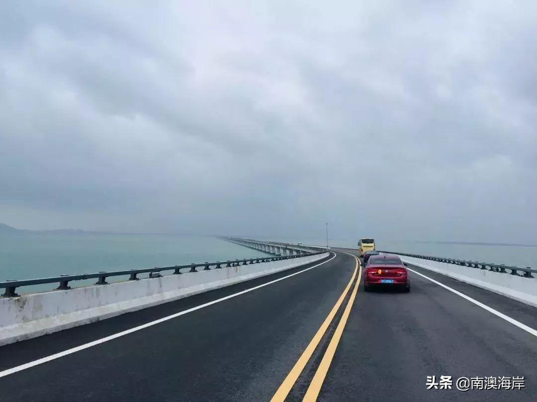 巴厘岛金银岛旅游攻略_巴厘岛度假胜地_巴厘岛金巴兰海滩图片