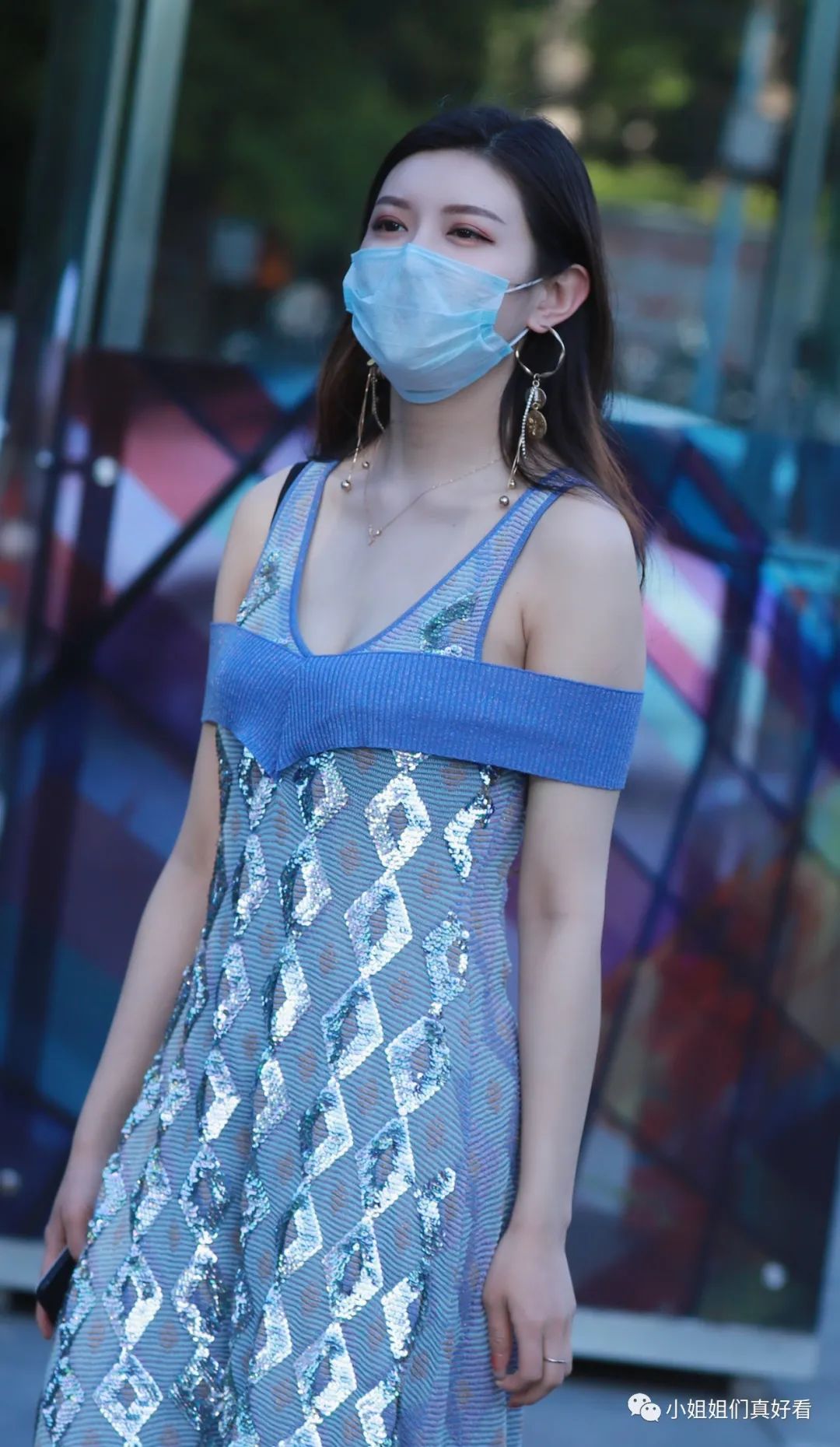 街拍时尚女装_街拍时尚女孩即兴评述_时尚女孩街拍