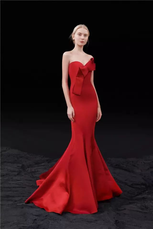 时尚新娘造型:婚纱礼服配饰化妆-新娘婚纱装(图14) 新娘婚纱装_时尚新娘造型:婚纱礼服配饰化妆_婚纱化妆