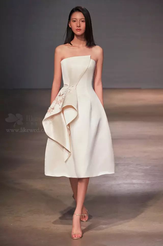 时尚新娘造型:婚纱礼服配饰化妆-新娘婚纱装(图24) 新娘婚纱装_婚纱化妆_时尚新娘造型:婚纱礼服配饰化妆