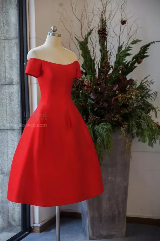 时尚新娘造型:婚纱礼服配饰化妆-新娘婚纱装(图25) 新娘婚纱装_时尚新娘造型:婚纱礼服配饰化妆_婚纱化妆