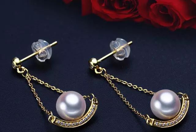 时尚新娘造型:婚纱礼服配饰化妆-新娘婚纱装(图9) 婚纱化妆_新娘婚纱装_时尚新娘造型:婚纱礼服配饰化妆