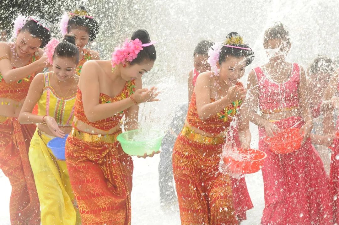 云南泼水节去哪玩_泼水节旅游攻略之云南行_云南泼水节旅游是哪一天