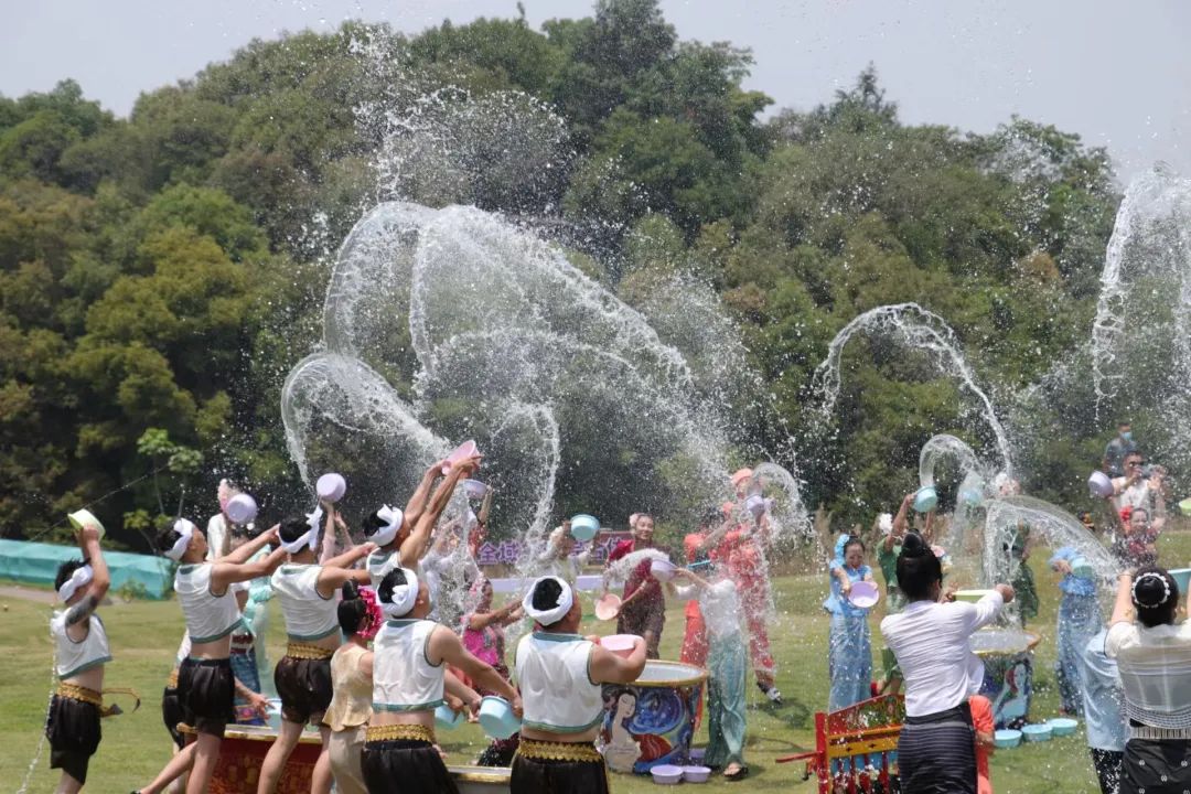 泼水节旅游攻略之云南行_云南泼水节旅游是哪一天_云南泼水节去哪玩