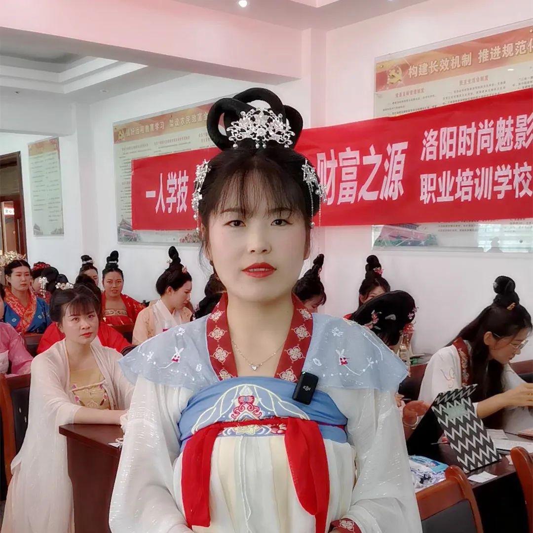 河南洛阳时尚魅影_洛阳时尚魅影职业培训学校_洛阳魅影化妆学校