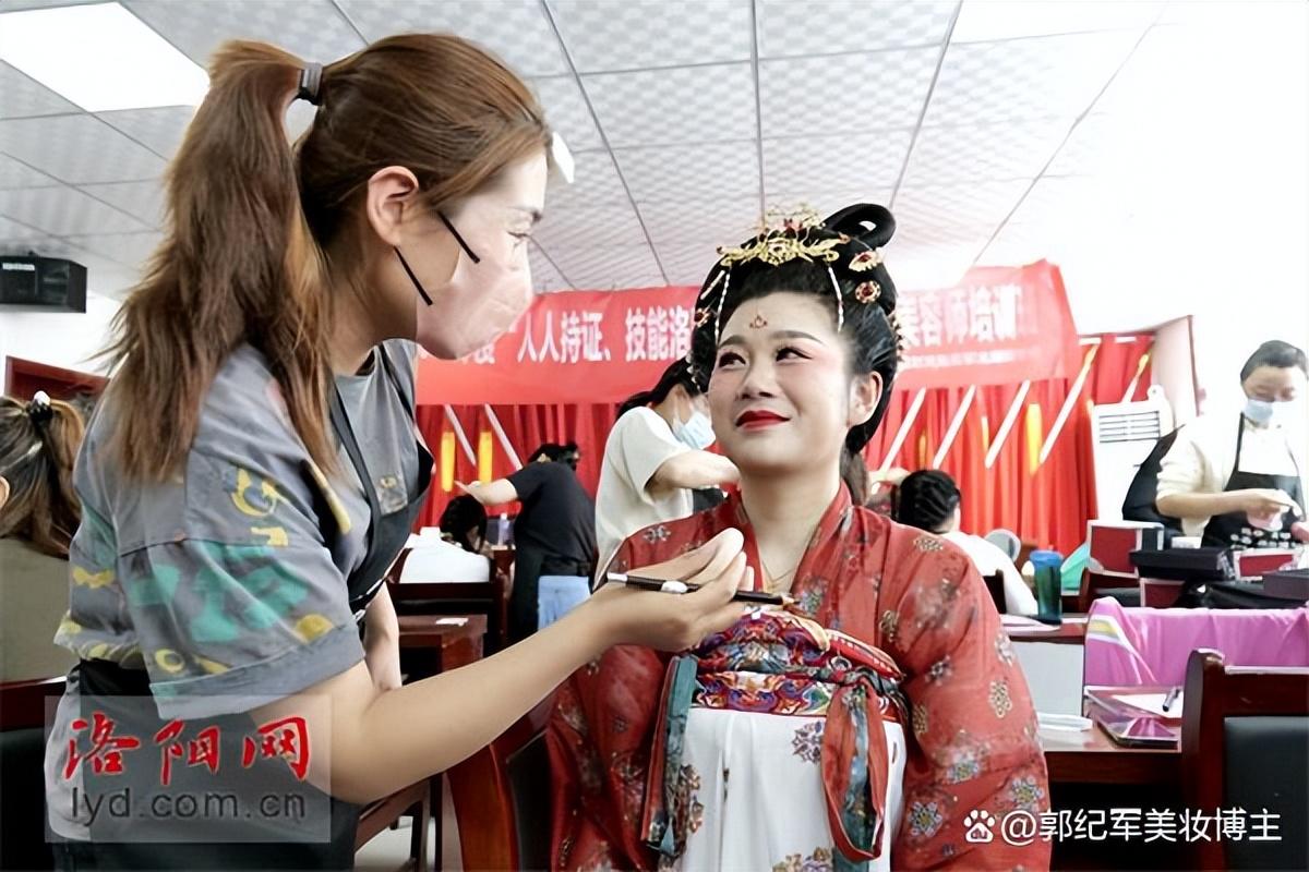 洛阳时尚魅影职业培训学校-洛阳魅影化妆学校