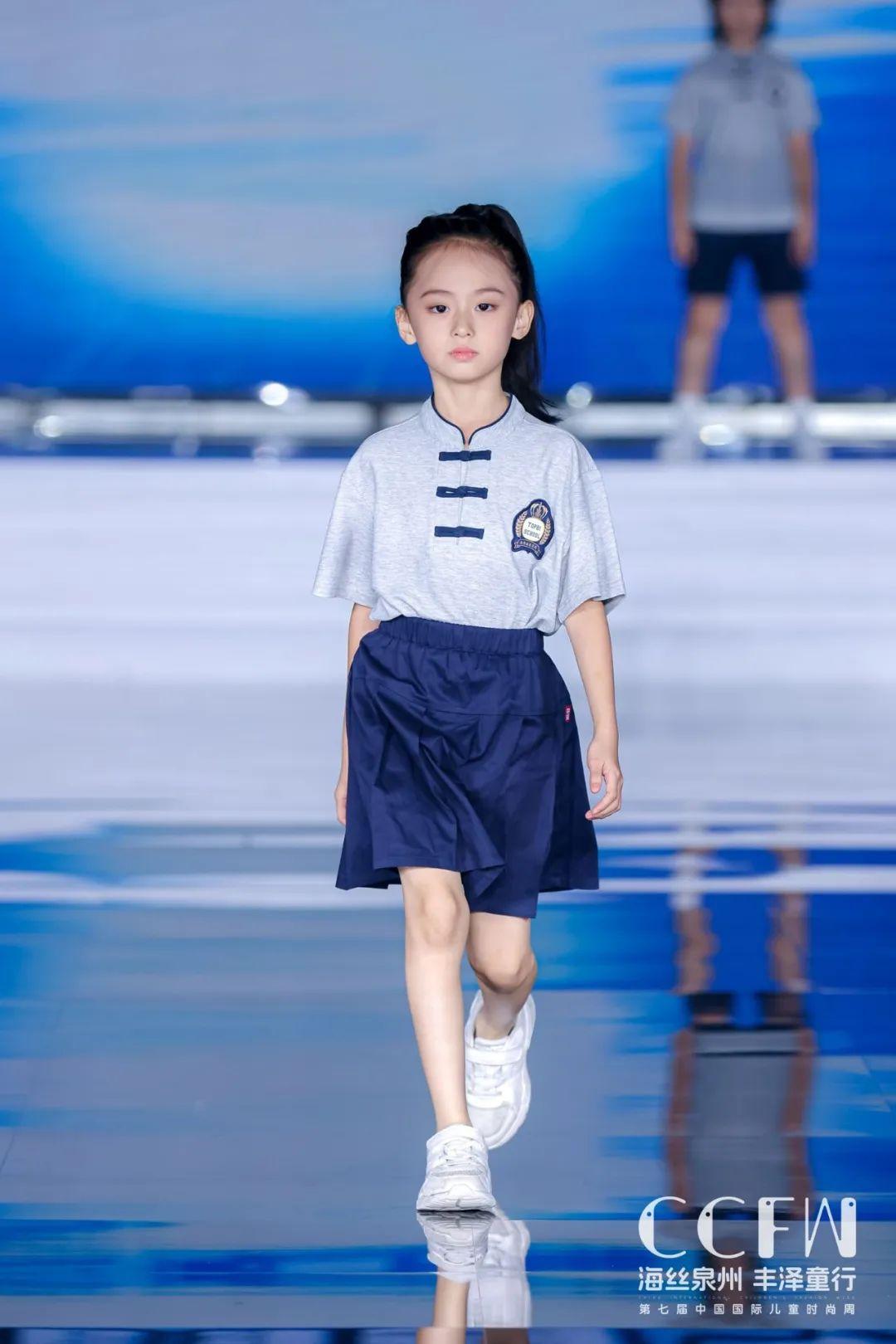 幼儿时装秀服装_时装秀幼儿_儿童时尚服装秀