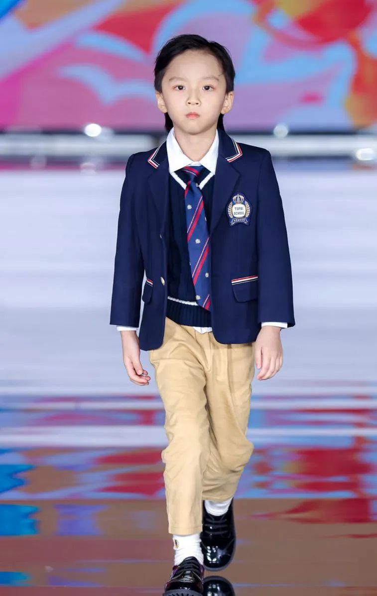 儿童时尚服装秀_时装秀幼儿_幼儿时装秀服装