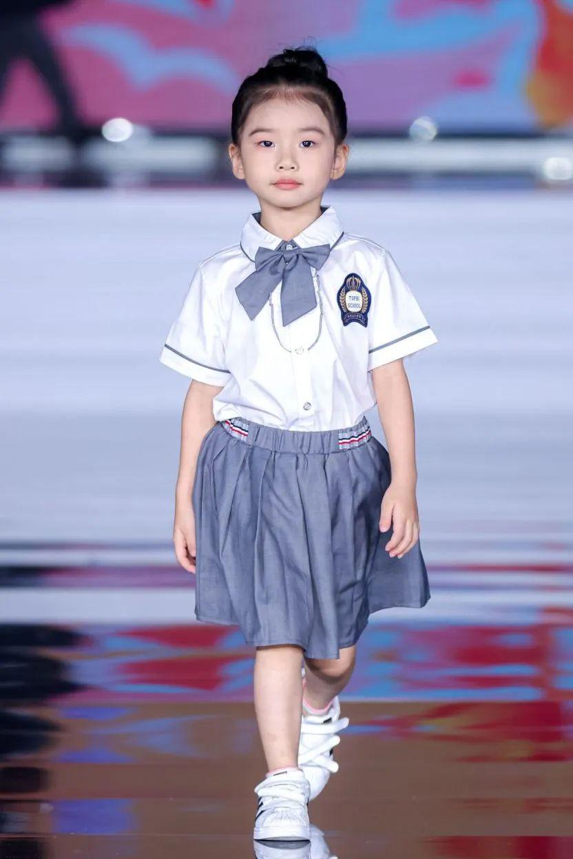 儿童时尚服装秀_时装秀幼儿_幼儿时装秀服装