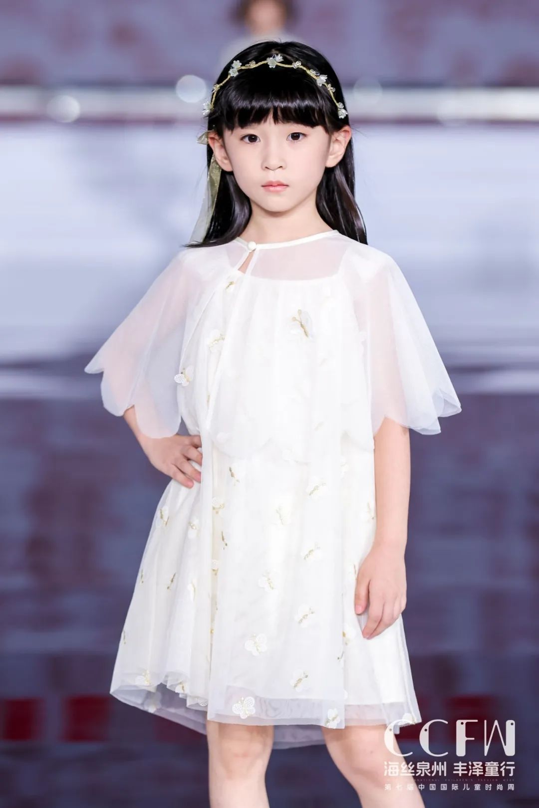 小孩时装秀衣服_儿童时尚服装秀_幼儿时装秀服装