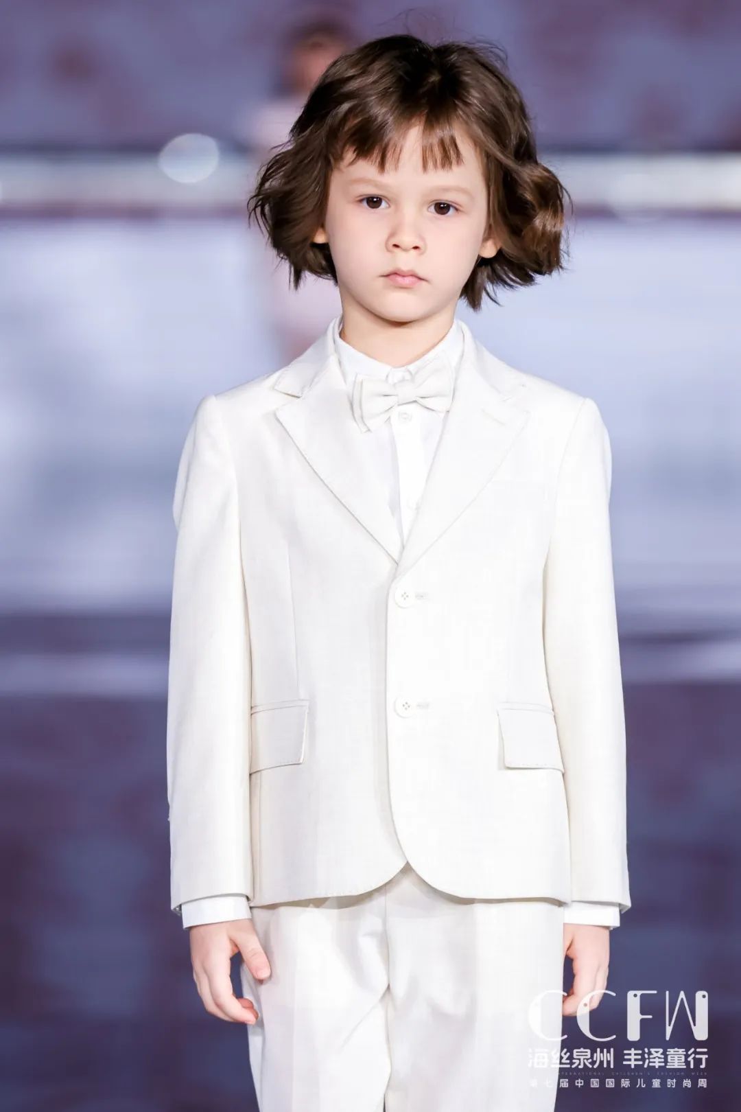 小孩时装秀衣服_幼儿时装秀服装_儿童时尚服装秀