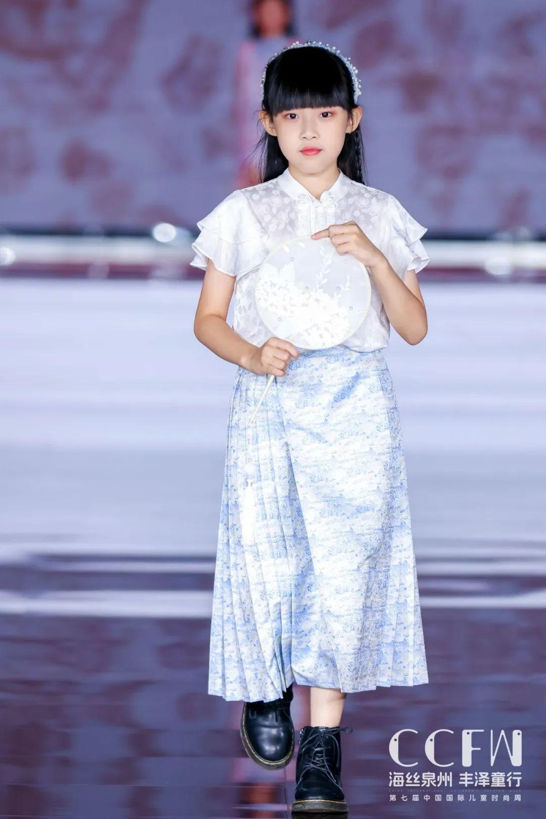 儿童时尚服装秀_小孩时装秀衣服_幼儿时装秀服装