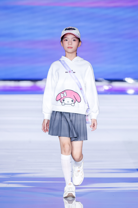 幼儿时装秀服装视频_时装秀幼儿_儿童时尚服装秀