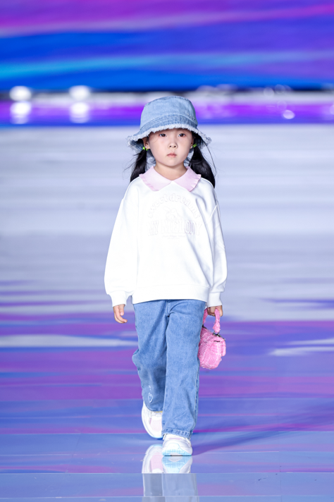 儿童时尚服装秀_幼儿时装秀服装视频_时装秀幼儿