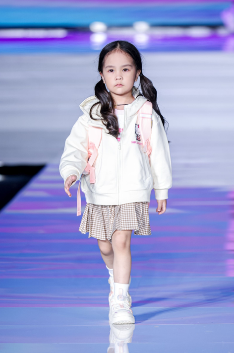 幼儿时装秀服装视频_时装秀幼儿_儿童时尚服装秀