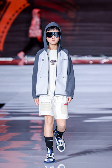 时装秀幼儿_儿童时尚服装秀_幼儿时装秀服装视频