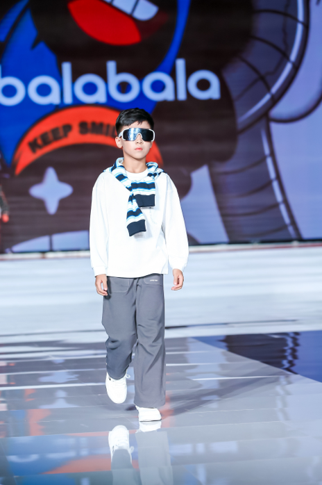儿童时尚服装秀_时装秀幼儿_幼儿时装秀服装视频