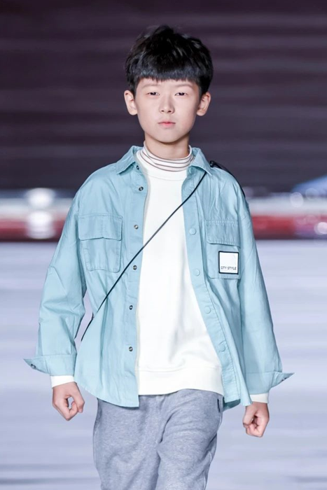 幼儿时装秀服装视频_时装秀幼儿_儿童时尚服装秀