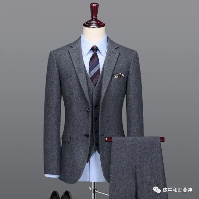 一粒西装扣子的正确扣法_单粒扣西装时尚搭配_西装扣子的讲究四个