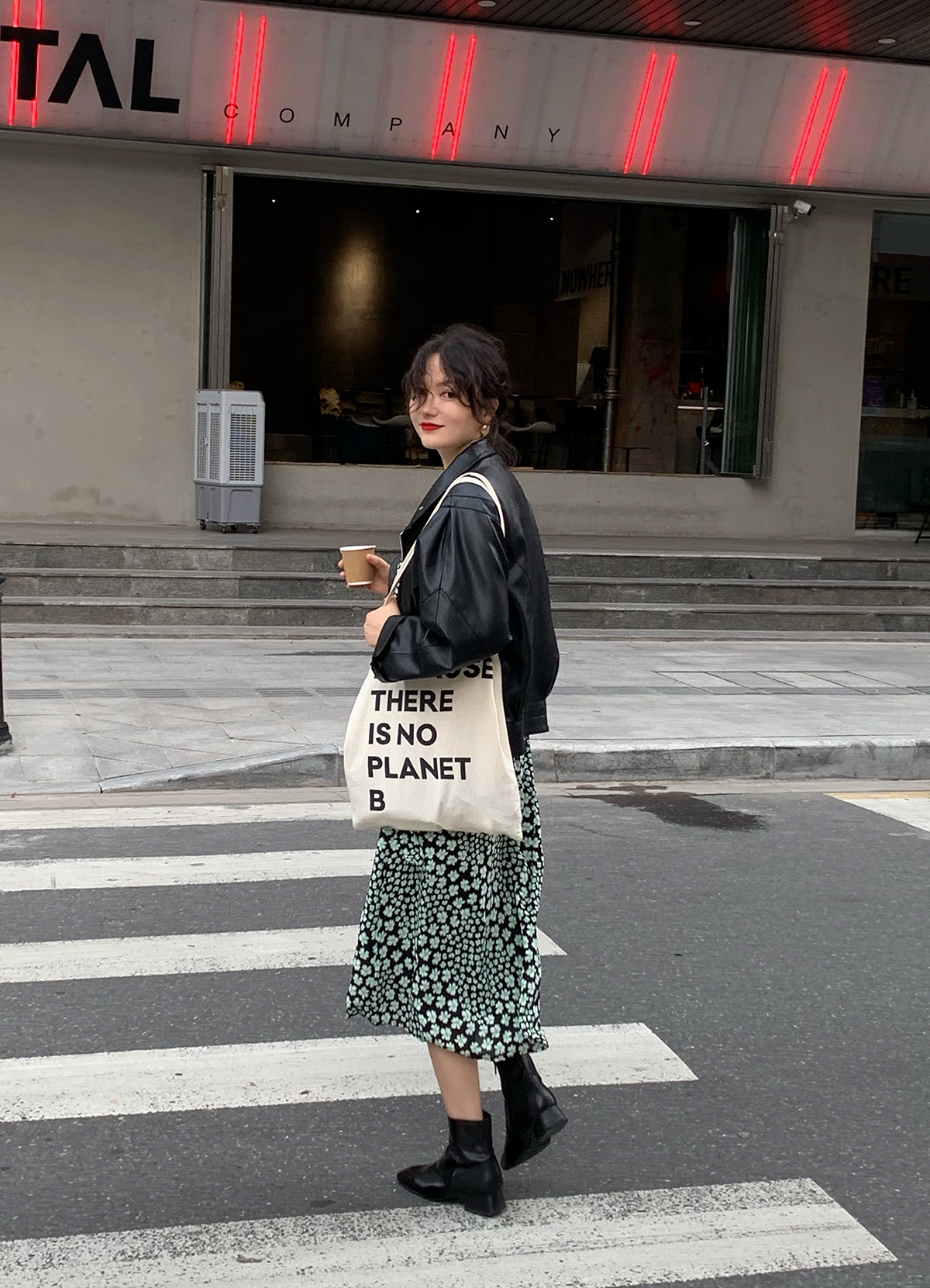 时尚春季女装搭配图片大全_时尚女款春装外套_时尚女外套款式图