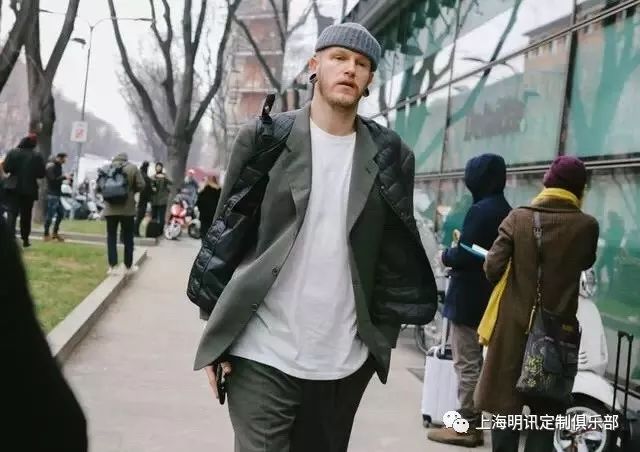 单粒扣西装时尚搭配_西装一粒扣子的正确扣法_西装单粒扣系不系