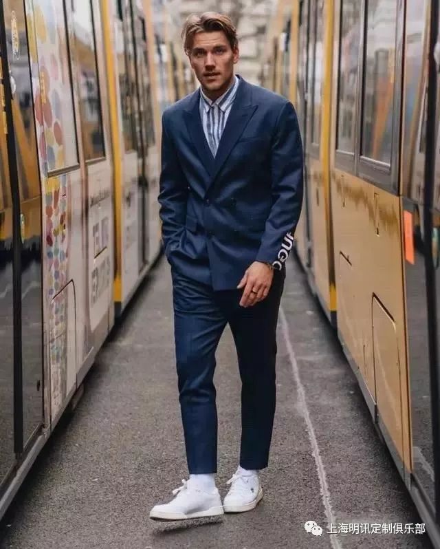 西装单粒扣系不系_西装一粒扣子的正确扣法_单粒扣西装时尚搭配